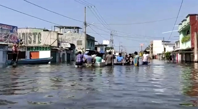 Meksika'yı afetler vurdu! Sel sonrası 6.9 büyüklüğünde deprem